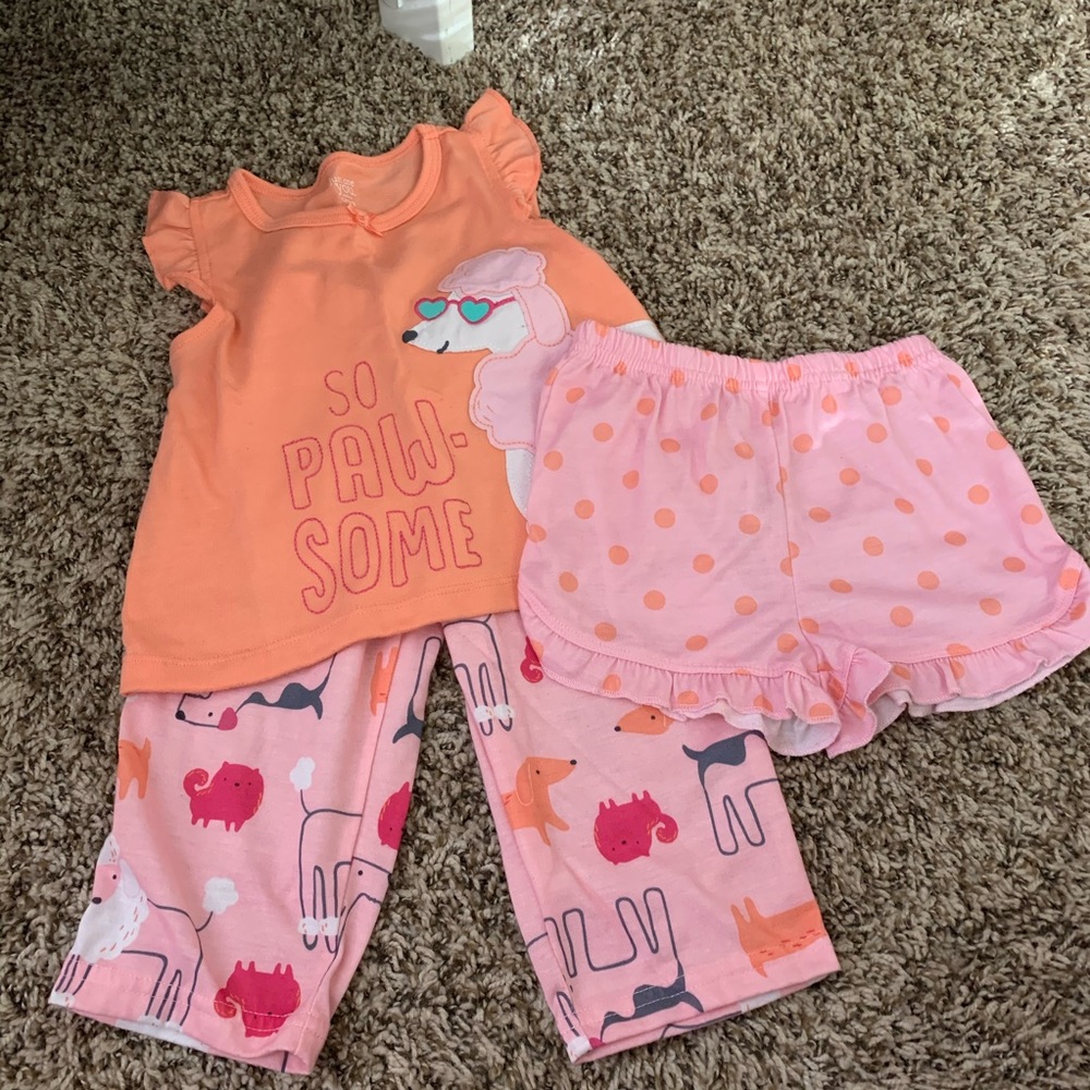 Toddler girls pajama set. Comes with shorts